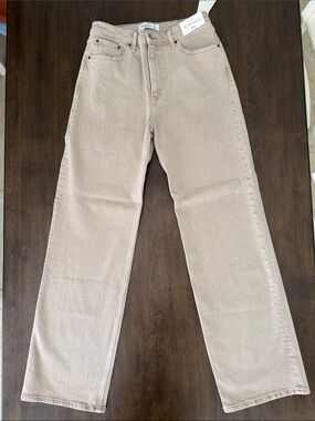 NWT Abercrombie & Fitch Light Beige 90s Relaxed fit high rise Jeans 29/8 Long